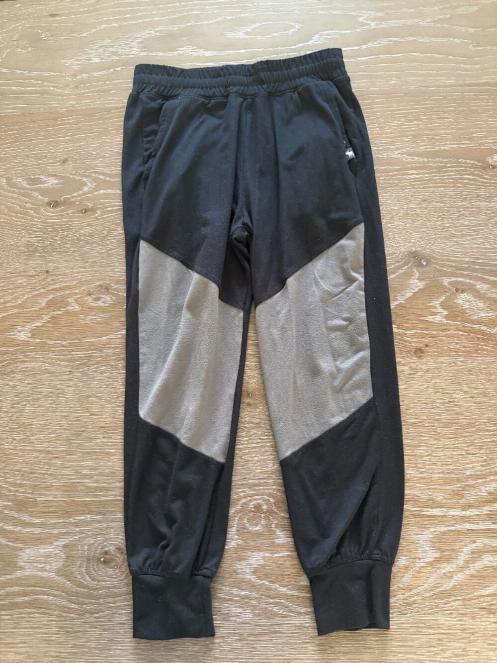 Boys Abercrombie Kids black/gray colorblock joggers pants size 7/8